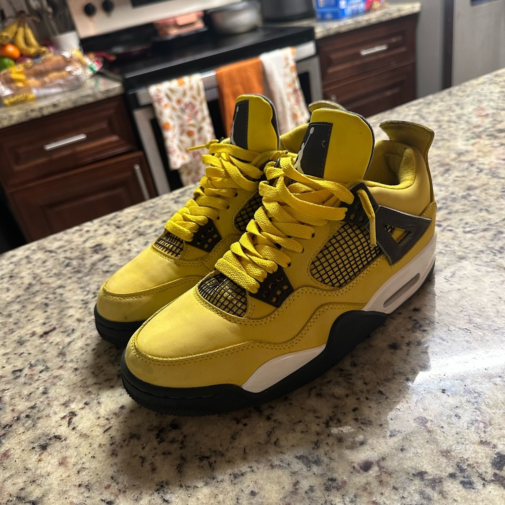 Jordan 4 lighting
